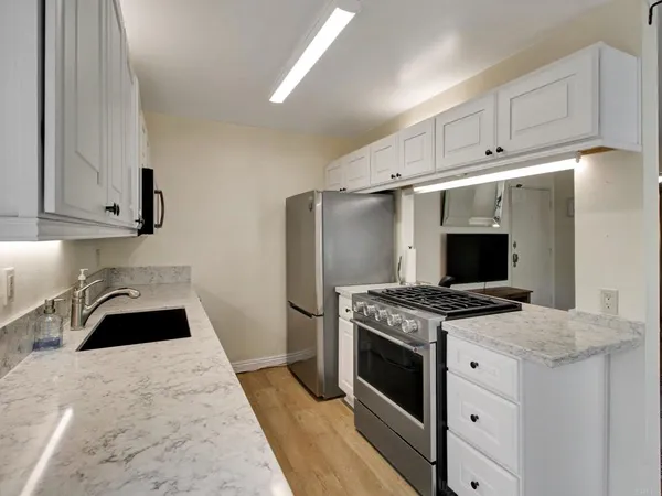 $700,000 | 1600 Ardmore Avenue, Unit 234, Hermosa Beach, CA 90254