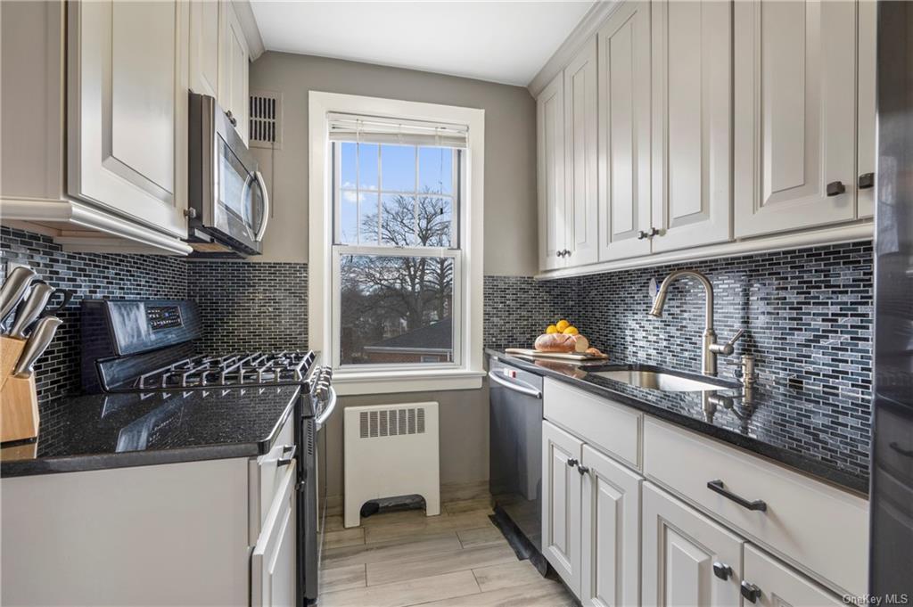 14 Soundview Avenue, Unit 2, White Plains, NY 10606 Compass