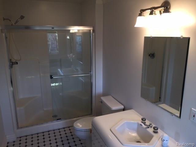 4333 Cedar Lake Road Howell, MI 48843 - Photo 22 of 26 bathroom.JPG