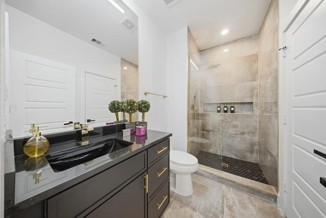 522 South Clark Road Cedar Hill, TX 75104 - Photo 21 of 31 a bathroom with a sink a toilet and shower