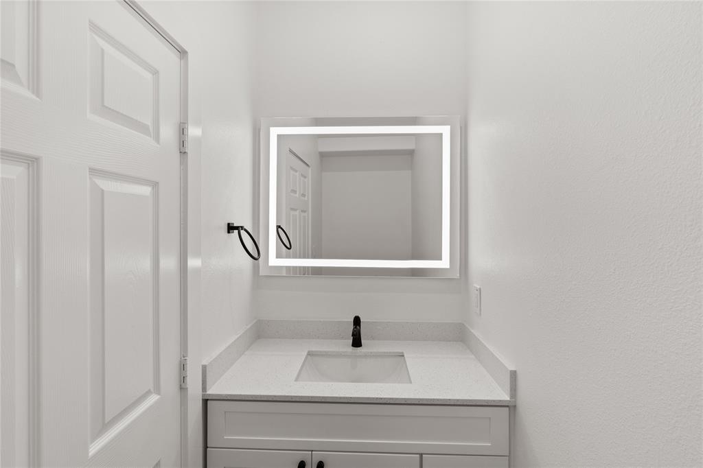 504 South Tennessee Street McKinney, TX 75069 - Photo 22 of 40 Bathroom with vanity