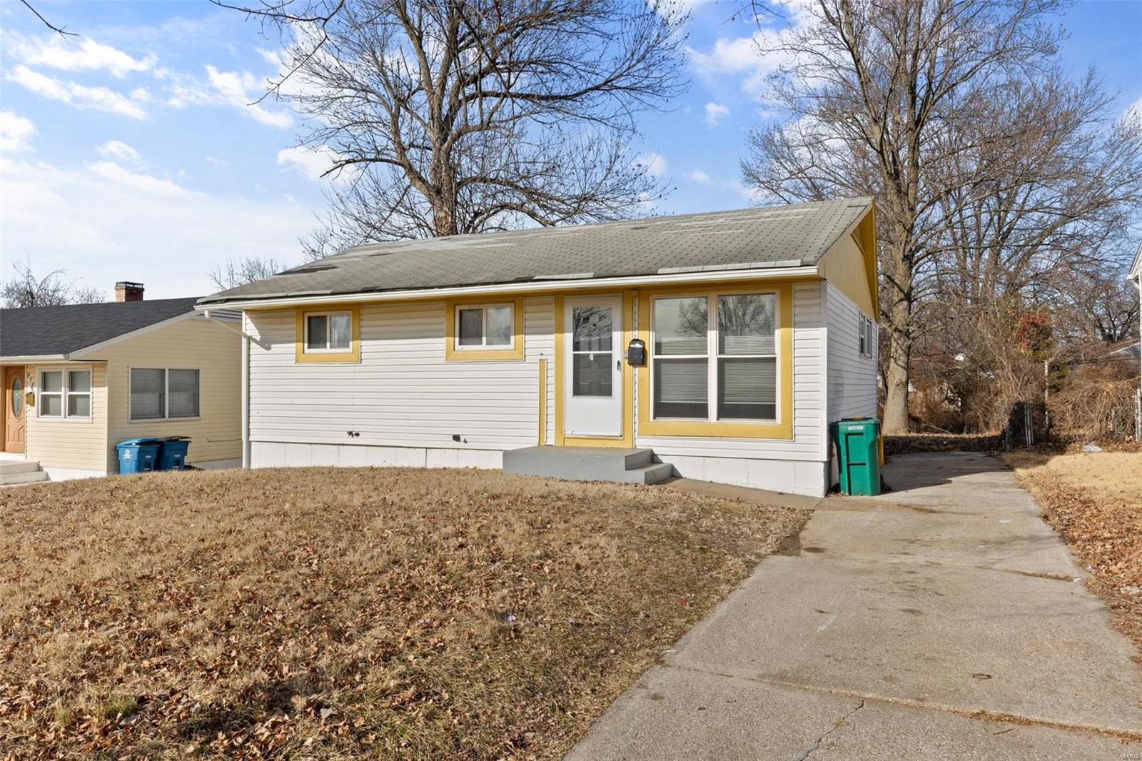 217 Ben Nevis Road St. Louis, MO 63137 - Photo 1 of 20