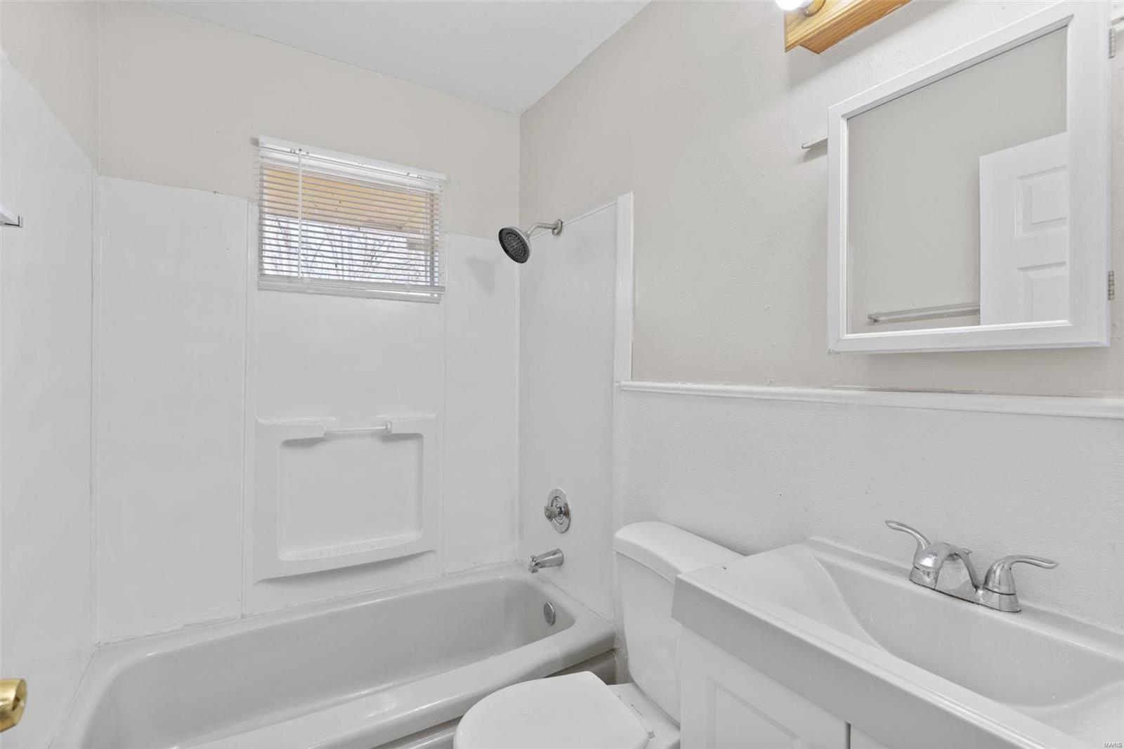217 Ben Nevis Road St. Louis, MO 63137 - Photo 11 of 20