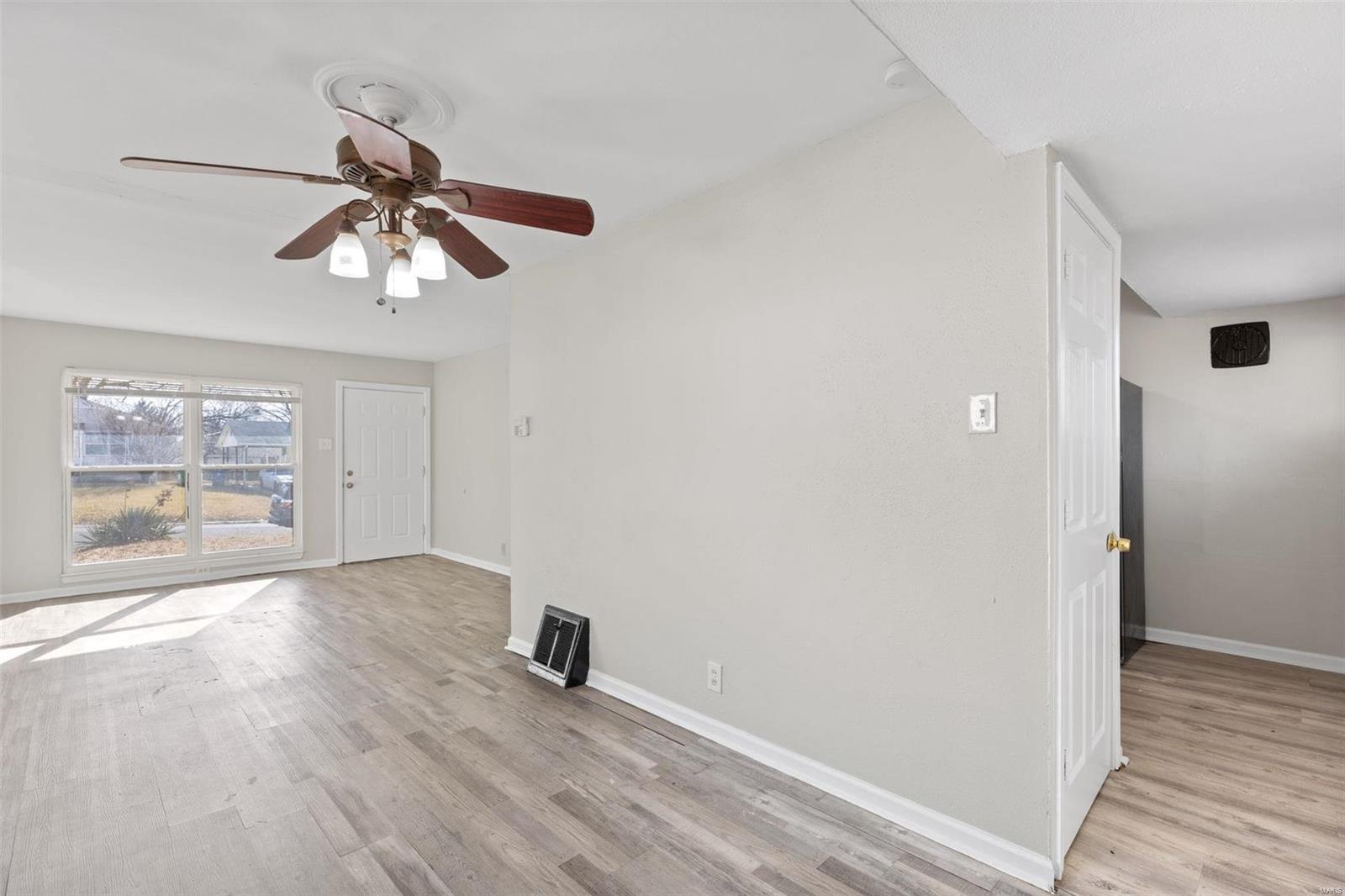 217 Ben Nevis Road St. Louis, MO 63137 - Photo 3 of 20