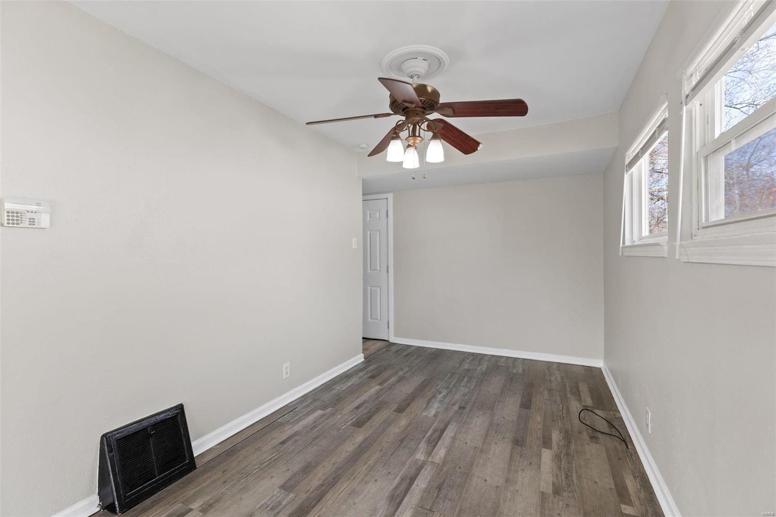 217 Ben Nevis Road St. Louis, MO 63137 - Photo 4 of 20