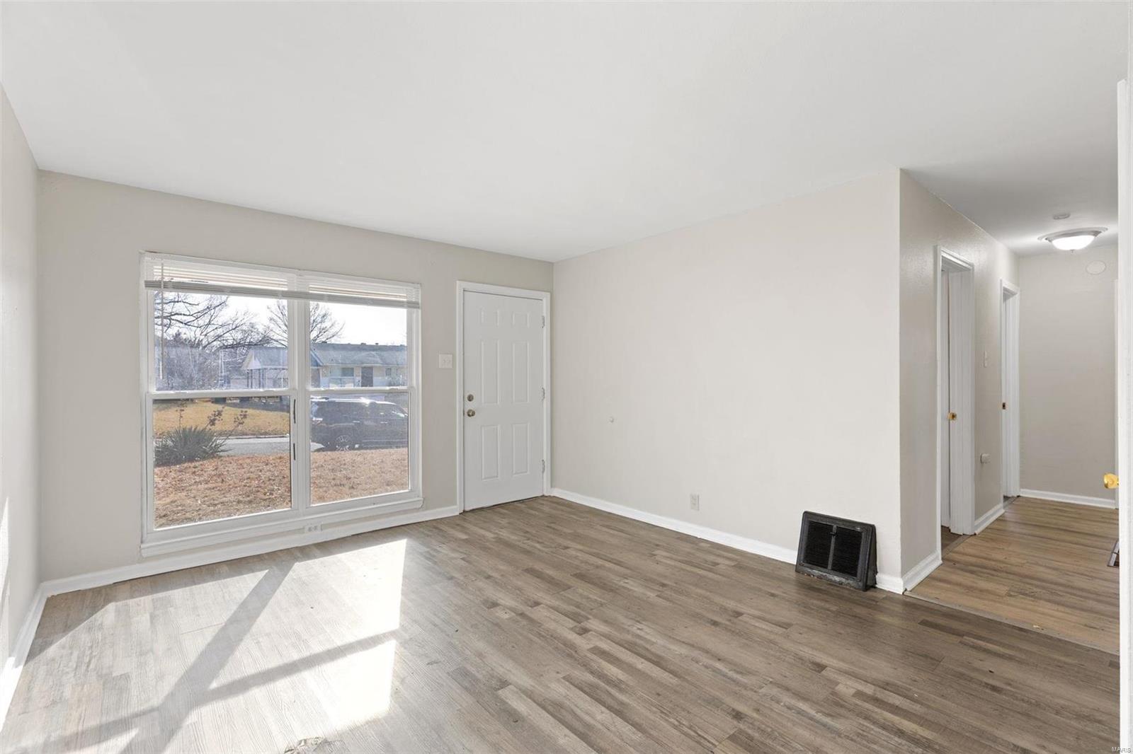 217 Ben Nevis Road St. Louis, MO 63137 - Photo 5 of 20