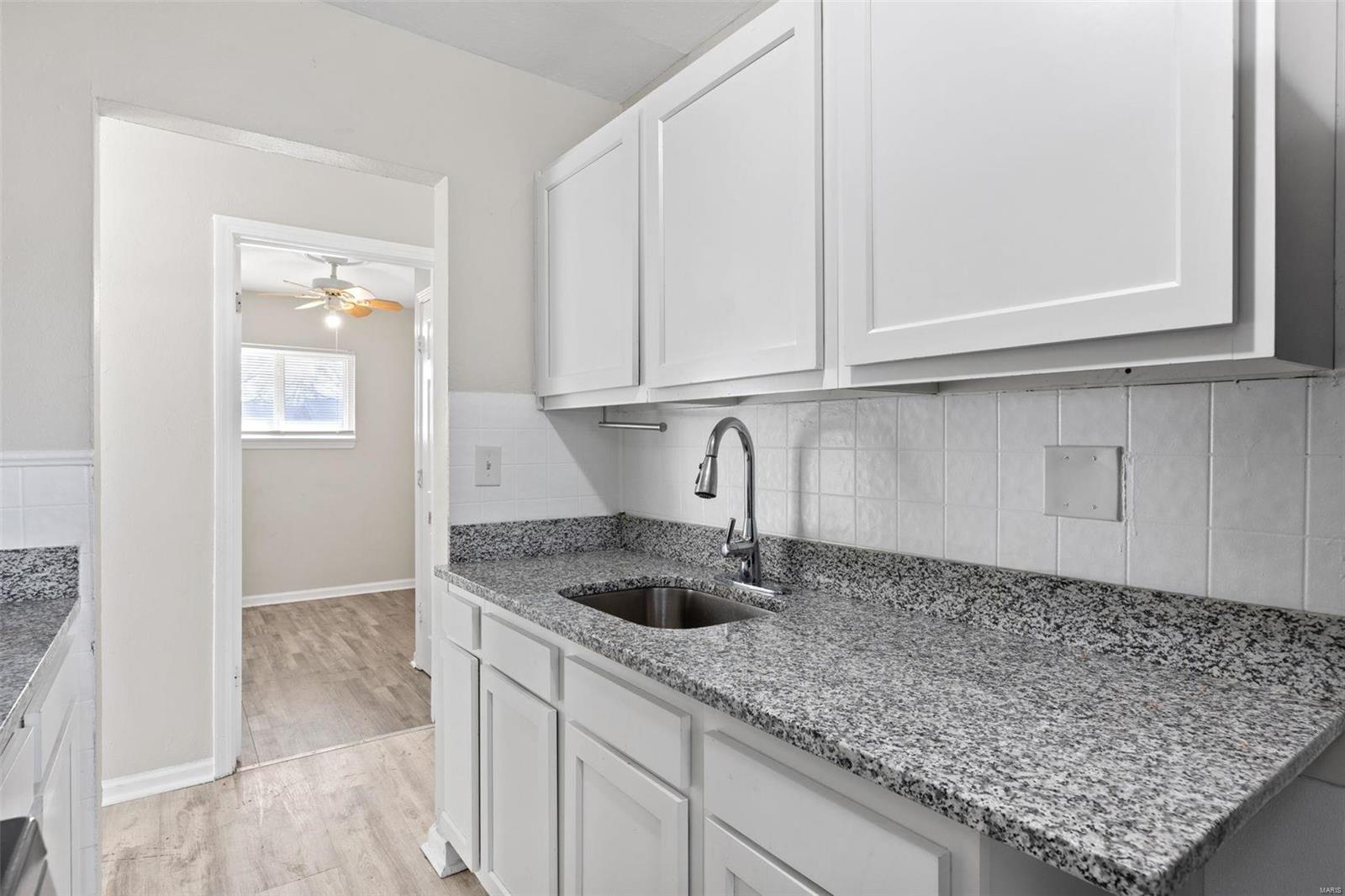 217 Ben Nevis Road St. Louis, MO 63137 - Photo 7 of 20