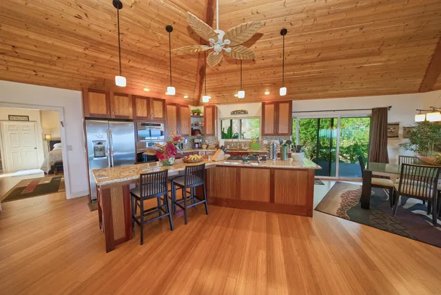 $1,350,000 | 170 Ulua Road, Kaunakakai, HI 96748