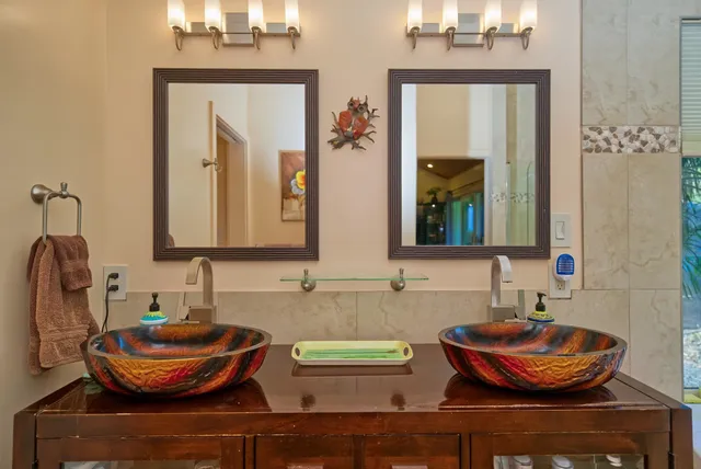 $1,350,000 | 170 Ulua Road, Kaunakakai, HI 96748