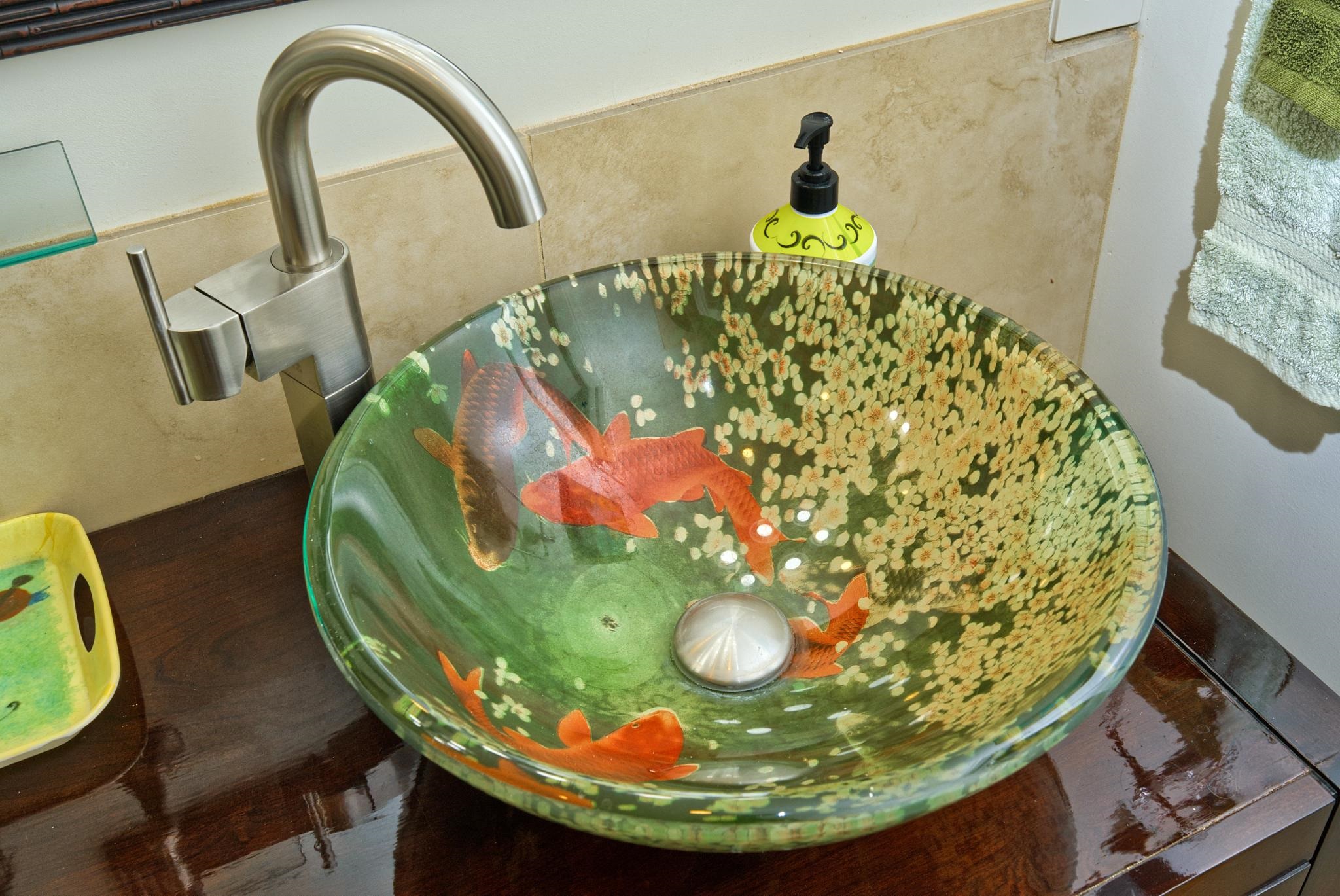 170 Ulua Road Kaunakakai, HI 96748 - Photo 30 of 50 a vase of flowers sitting on a table