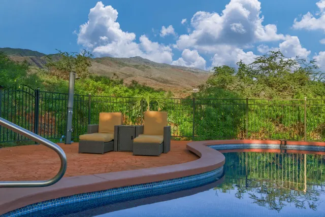 $1,350,000 | 170 Ulua Road, Kaunakakai, HI 96748