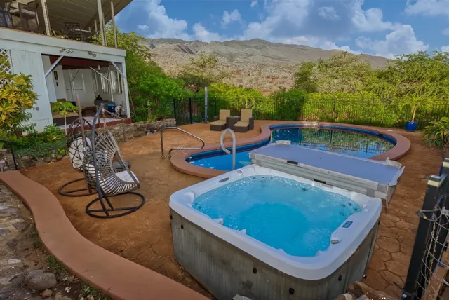 $1,350,000 | 170 Ulua Road, Kaunakakai, HI 96748