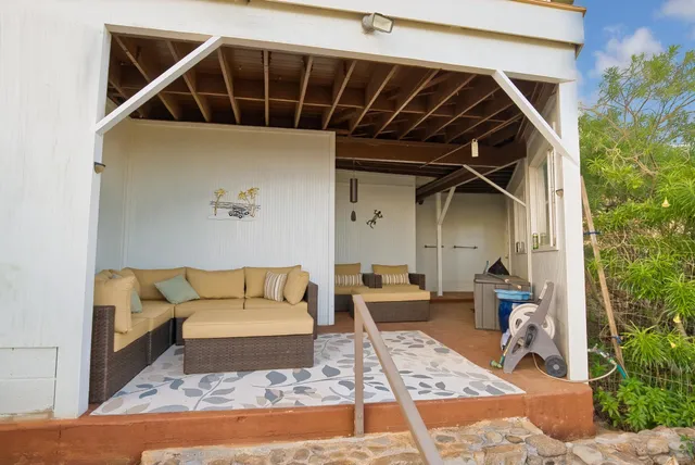 $1,350,000 | 170 Ulua Road, Kaunakakai, HI 96748