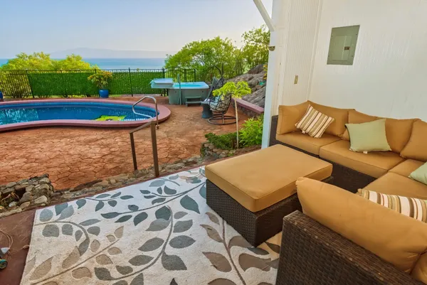 $1,350,000 | 170 Ulua Road, Kaunakakai, HI 96748