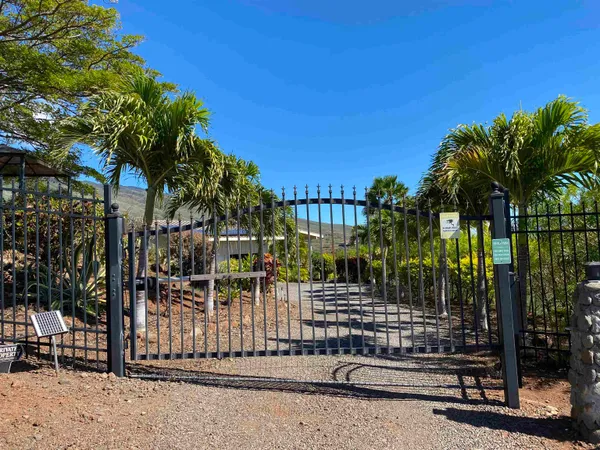 $1,350,000 | 170 Ulua Road, Kaunakakai, HI 96748