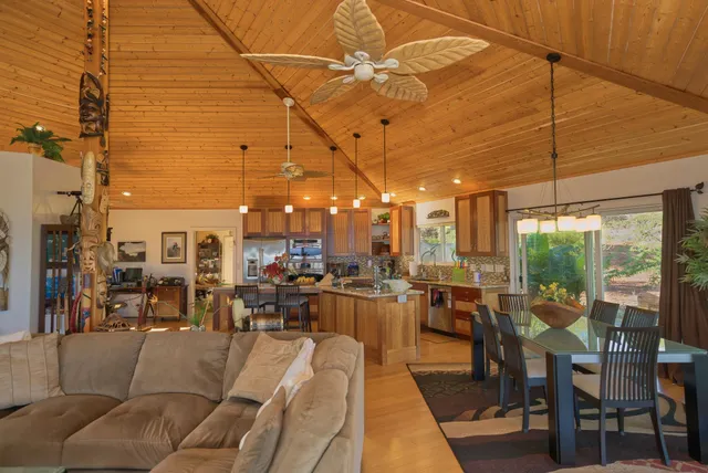 $1,350,000 | 170 Ulua Road, Kaunakakai, HI 96748