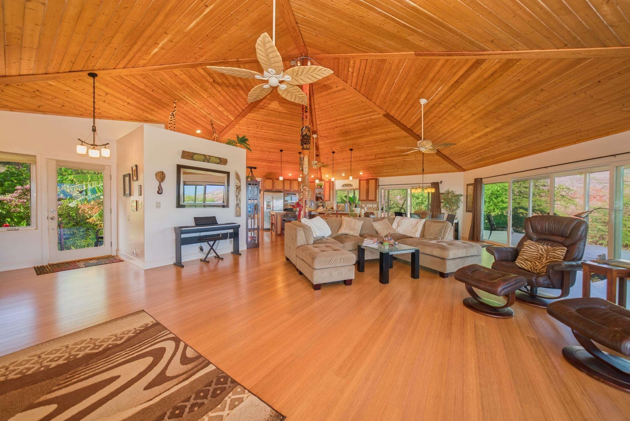 170 Ulua Road Kaunakakai, HI 96748 - Photo 9 of 50 a living room filled with furniture