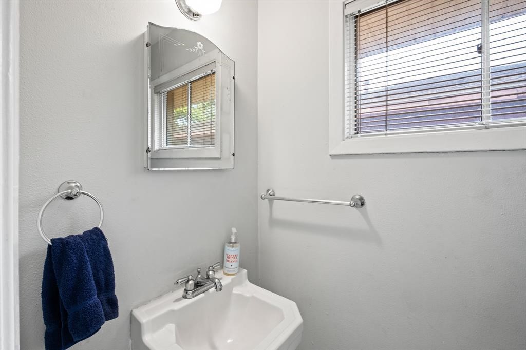 7722 Dillon Street Houston, TX 77061 - Photo 9 of 18