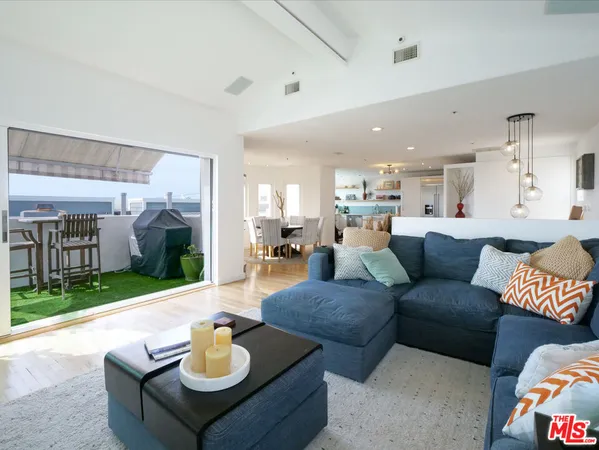 $3,499,000 | 323 31st Street, Manhattan Beach, CA 90266