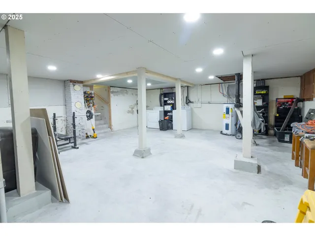 a view of a backyard with pathway