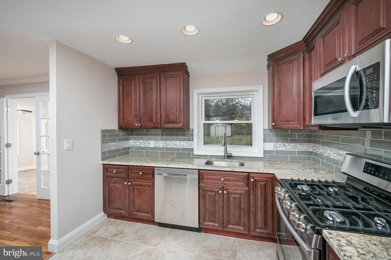 3631 Coronado Road Baltimore, MD 21244 - Photo 11 of 28 Kitchen