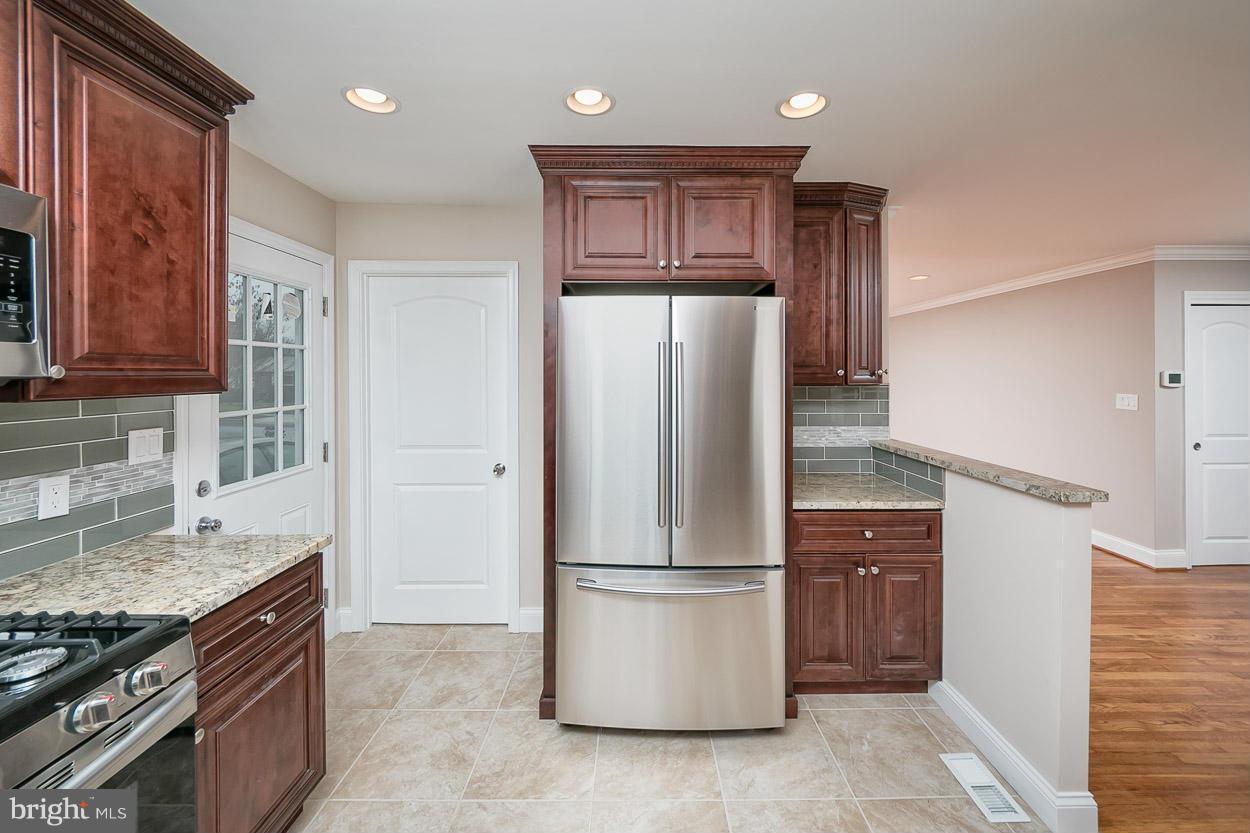 3631 Coronado Road Baltimore, MD 21244 - Photo 10 of 28 Kitchen