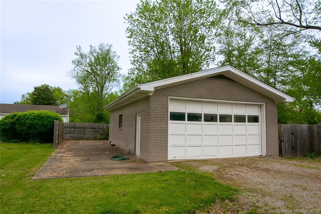 1414 Slate Run Road New Albany, IN 47150 - Photo 6 of 39 Gallery Image 6