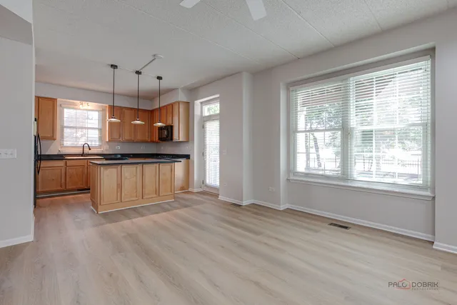 $396,000 | 561 Saddlebrook Lane, Vernon Hills, IL 60061