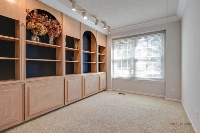 $396,000 | 561 Saddlebrook Lane, Vernon Hills, IL 60061