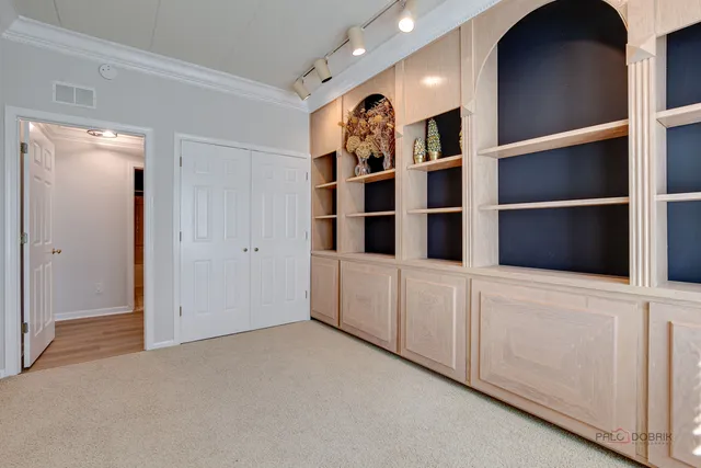 $396,000 | 561 Saddlebrook Lane, Vernon Hills, IL 60061