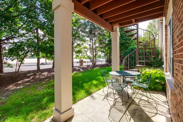 $396,000 | 561 Saddlebrook Lane, Vernon Hills, IL 60061