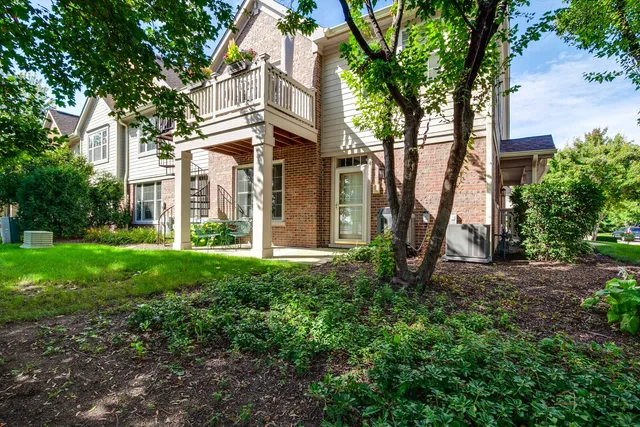 $396,000 | 561 Saddlebrook Lane, Vernon Hills, IL 60061