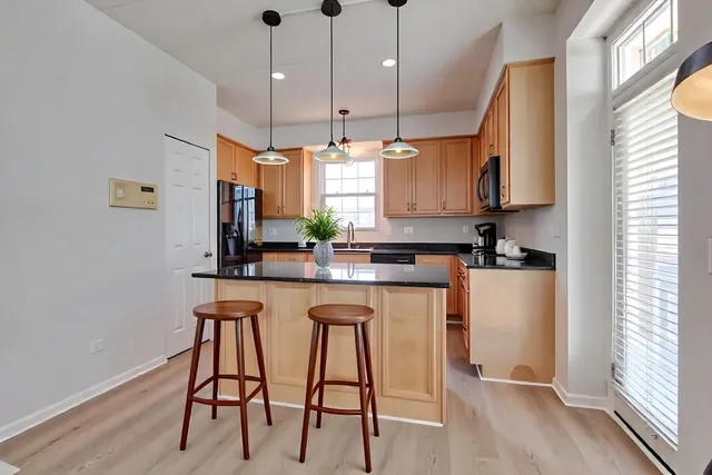 $396,000 | 561 Saddlebrook Lane, Vernon Hills, IL 60061