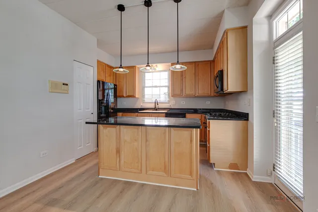 $396,000 | 561 Saddlebrook Lane, Vernon Hills, IL 60061