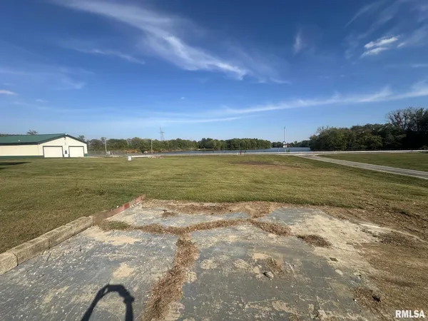 $66,000 | 108 Mason Street, Tovey, IL 62570