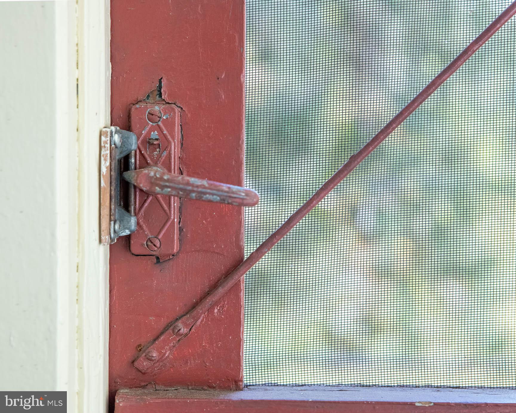 810 Crum Creek Road Media, PA 19063 - Photo 25 of 58 Screen door at porch