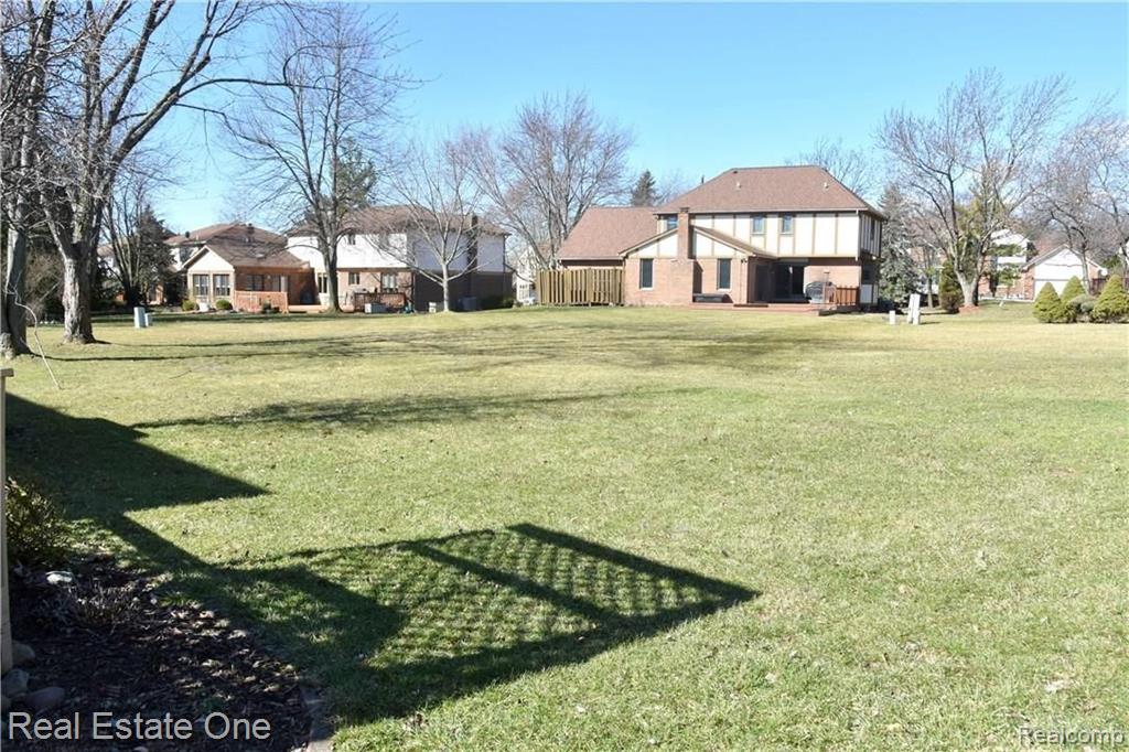 359 Antoinette Drive Rochester Hills, MI 48309 - Photo 5 of 29