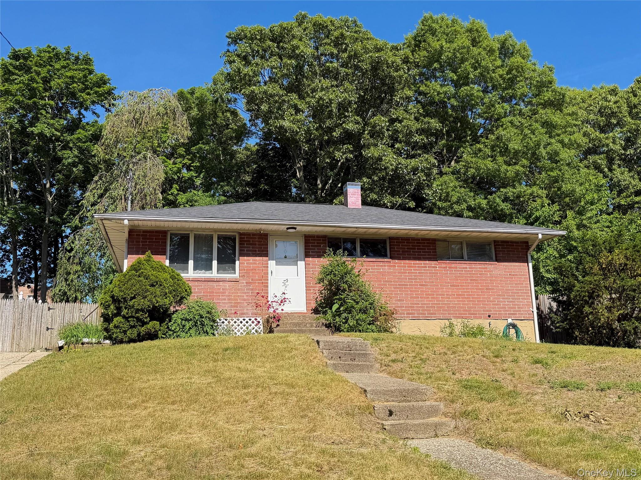 5 Robin Road Selden, NY 11784 - Photo 1 of 21