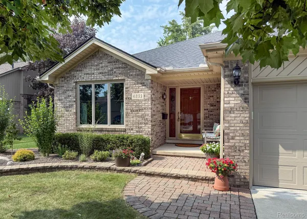 $405,000 | 6821 Carriage Creek Drive, Washington, MI 48094