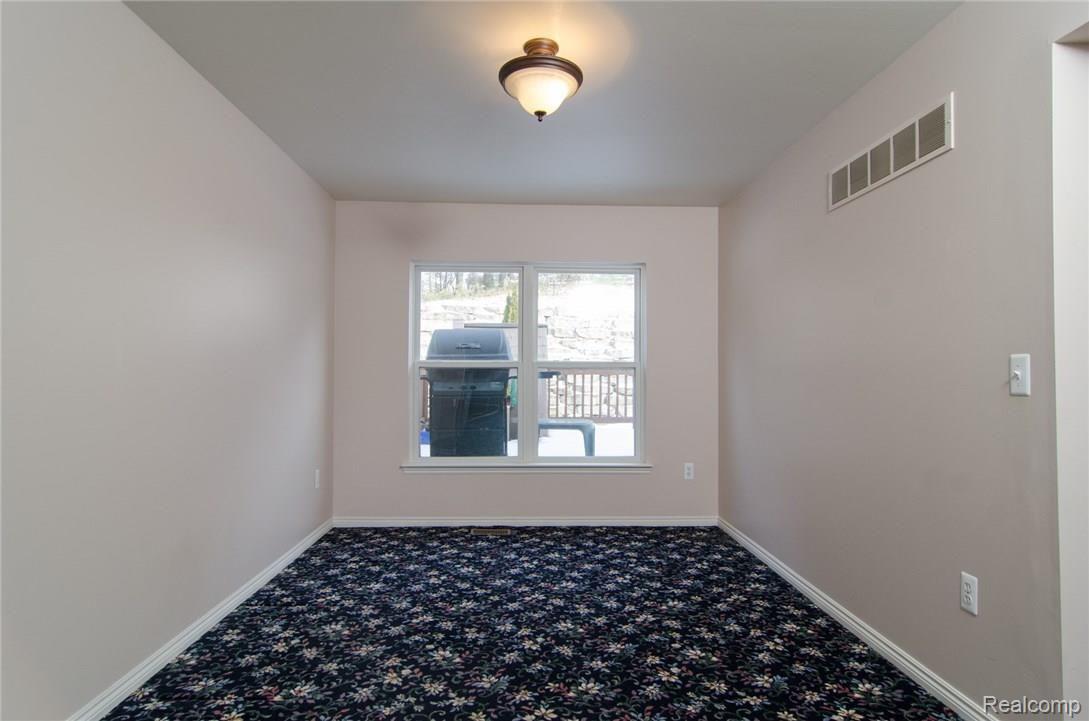 60 Ridge Field Court Oxford, MI 48371 - Photo 8 of 37 7.jpg