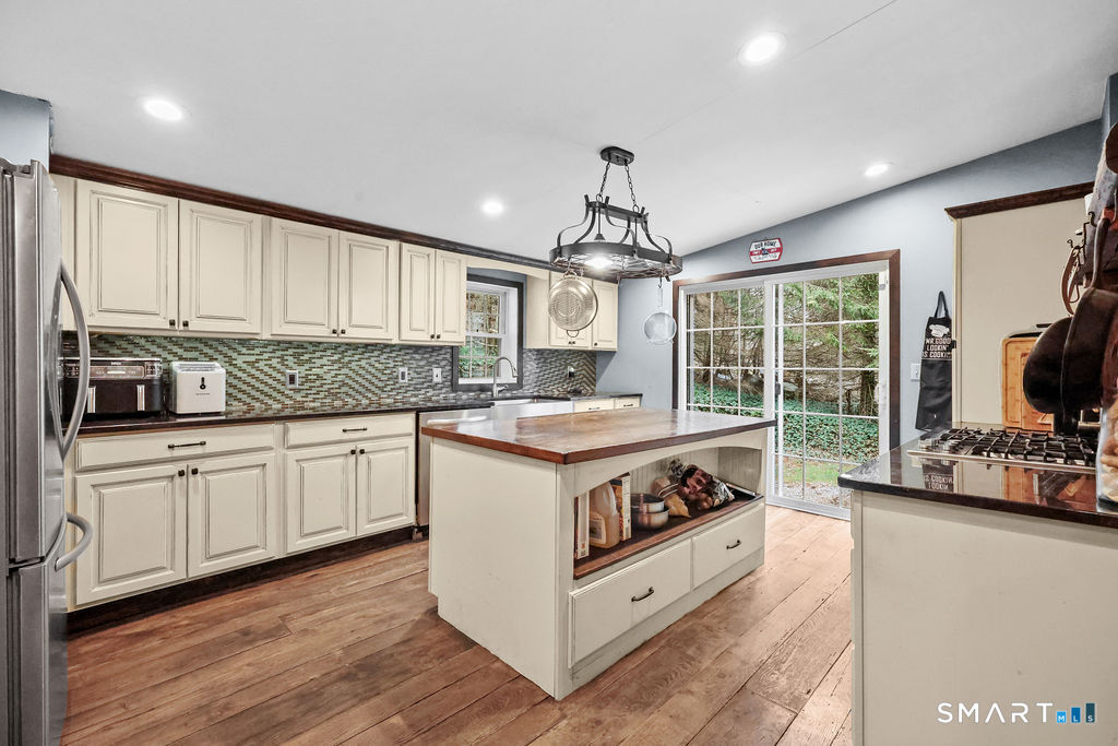 170 East Plymouth Road Plymouth, CT 06786 - Photo 5 of 40