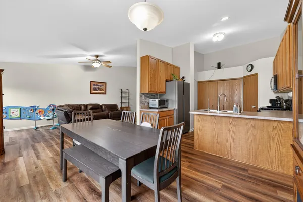 $279,900 | 665 Kenwood Court, DeKalb, IL 60115