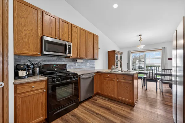 $279,900 | 665 Kenwood Court, DeKalb, IL 60115