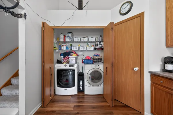 $279,900 | 665 Kenwood Court, DeKalb, IL 60115