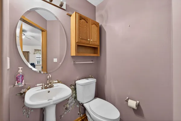 $279,900 | 665 Kenwood Court, DeKalb, IL 60115