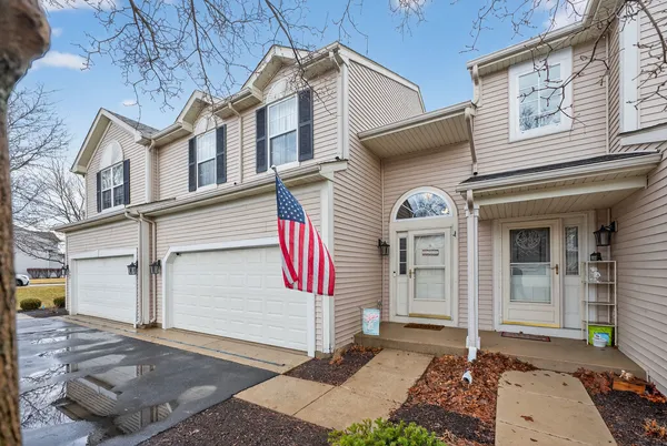 $279,900 | 665 Kenwood Court, DeKalb, IL 60115