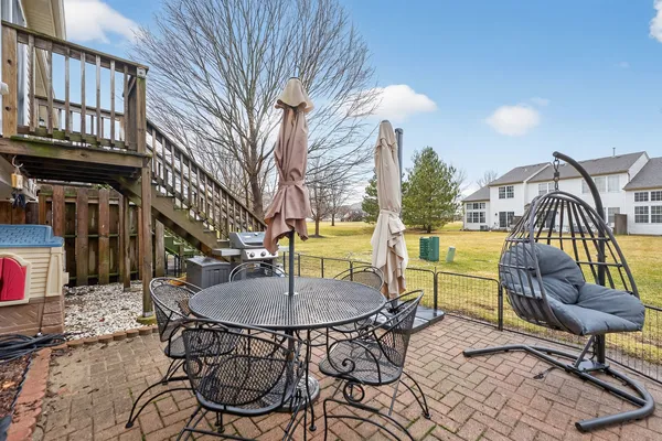 $279,900 | 665 Kenwood Court, DeKalb, IL 60115