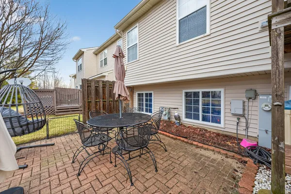 $279,900 | 665 Kenwood Court, DeKalb, IL 60115