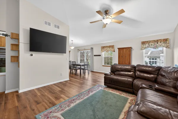 $279,900 | 665 Kenwood Court, DeKalb, IL 60115