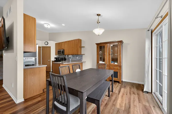 $279,900 | 665 Kenwood Court, DeKalb, IL 60115